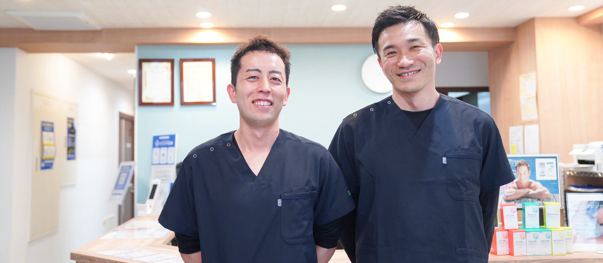 写真:手に持たれたスマホ